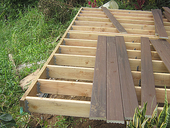 Cantilevered deck